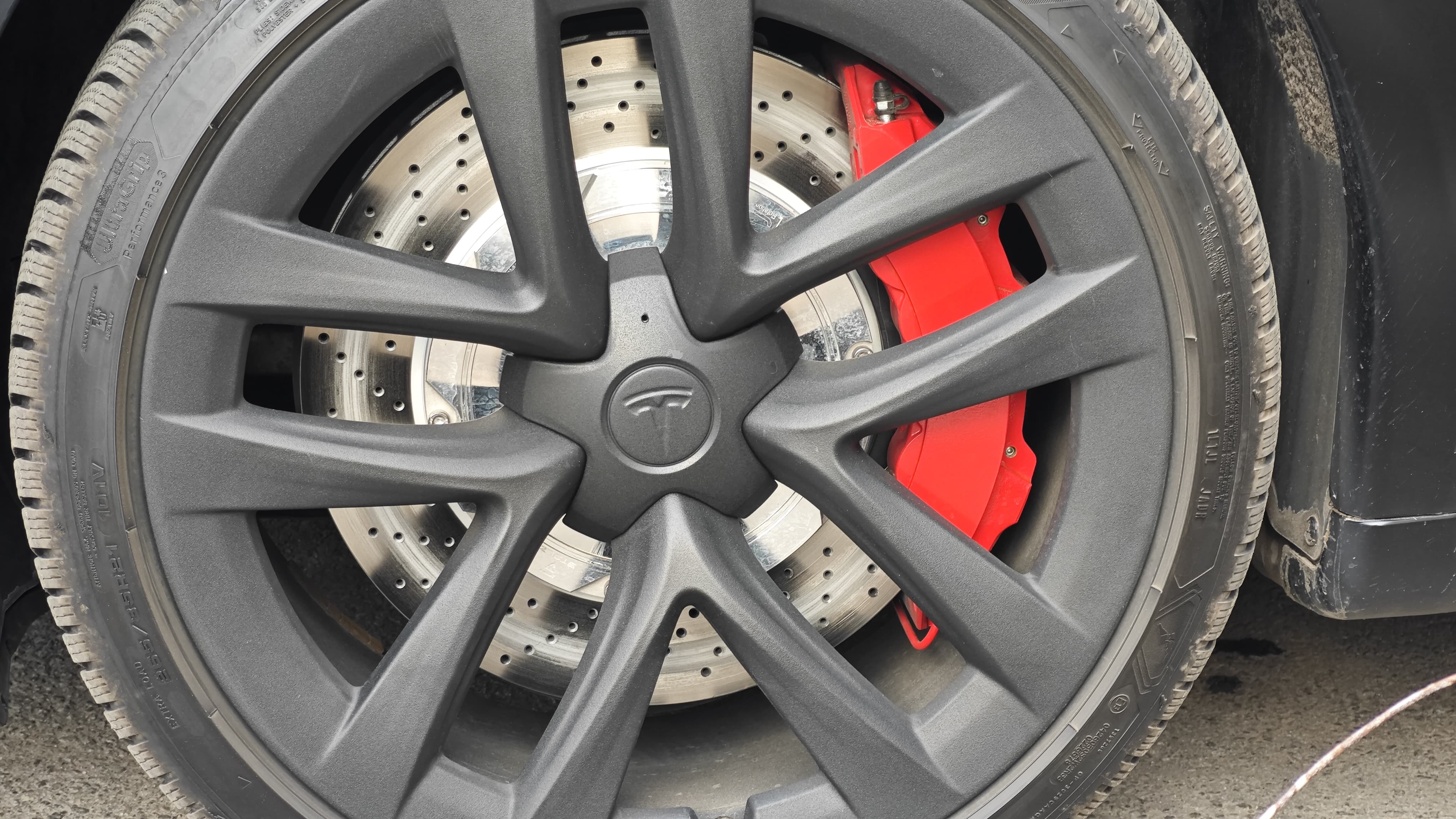 TESLA MODEL S PLAID 2022 FRONT 8P RED 405x34